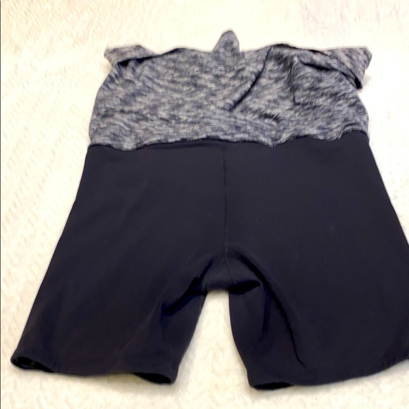 Athleta Gusset Skort color, marled, black and white SZ M - Picture 5 of 7